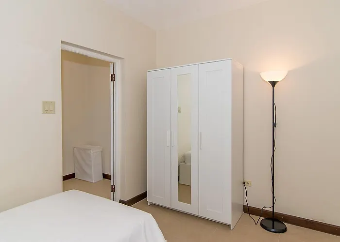 Hospitality Expert Cb2 Pool Chef Apartment *